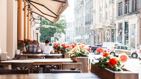 Außenbereich eines Cafes