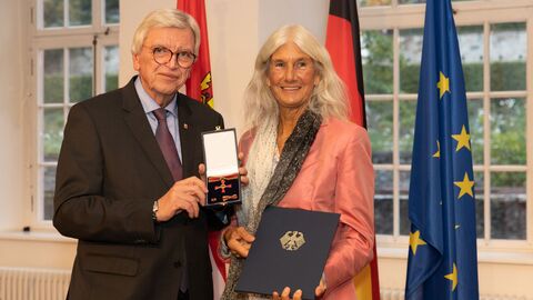 Auszeichnungen zu "75 Jahre Hessen"