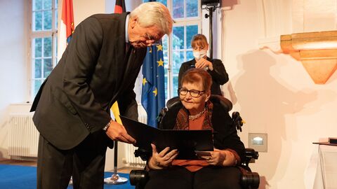 Auszeichnungen zu "75 Jahre Hessen"