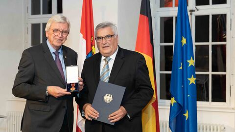 Auszeichnungen zu "75 Jahre Hessen"