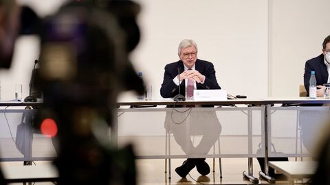 Ministerpräsident Bouffier bei den Gesprächen 