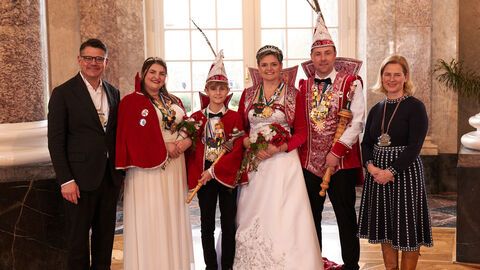 Ministerpräsident Boris Rhein und seine Frau Tanja Raab-Rhein empfangen im Schloss Biebrich in Wiesbaden hessische Fastnachtsvereine