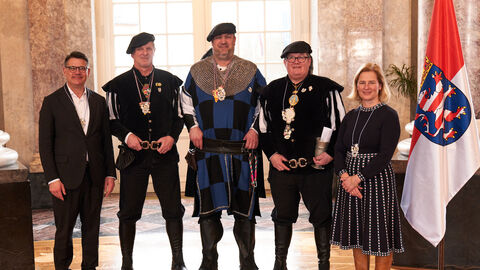 Ministerpräsident Boris Rhein und seine Frau Tanja Raab-Rhein empfangen im Schloss Biebrich in Wiesbaden hessische Fastnachtsvereine