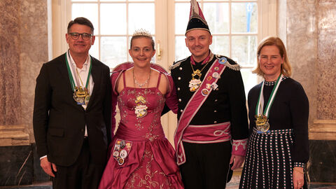 Ministerpräsident Boris Rhein und seine Frau Tanja Raab-Rhein empfangen im Schloss Biebrich in Wiesbaden hessische Fastnachtsvereine
