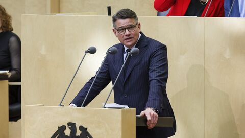 Ministerpräsident Boris Rhein bei seiner Rede im Bundesrat