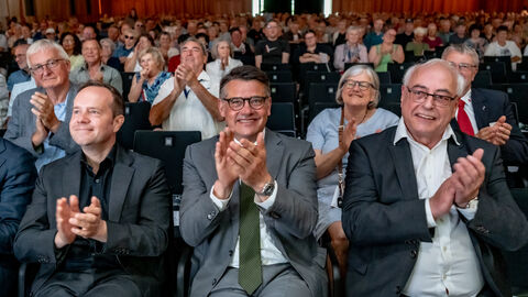 Ministerpräsident Boris Rhein auf dem VdK-Landestreffen Ministerpräsident Boris Rhein auf dem VdK-Landestreffen