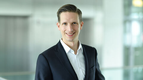 Dr. Till Kaesbach Portraitfoto von Dr. Till Kaesbach