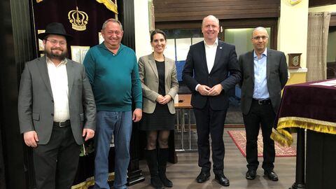 v.l.n.r. Rabbiner Ber Rabinovitz, Eugen Sternberg, Orna von Fürstenberg, Uwe Becker, Illiyav Arthur