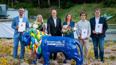 Bild (v.l. n.r): David Delp, Stina Knittel, Sportminister Peter Beuth, Laura Heckmann, Hendrik Holzhauer und Christian Will. 