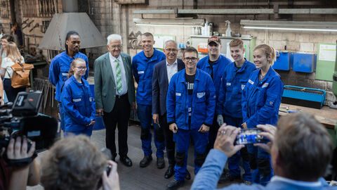 Winfried Kretschmann und Tarek Al-Wazir besuchen Huhle Stahl- und Metallbau GmbH