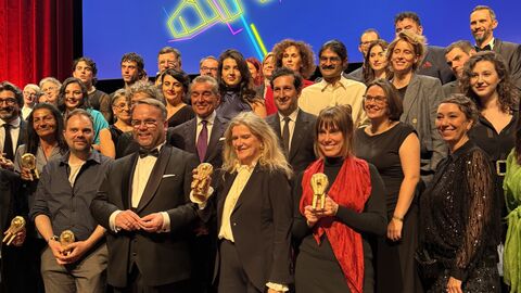 Minister Gremmels mit den Preisträgerinnen und Preisträgern